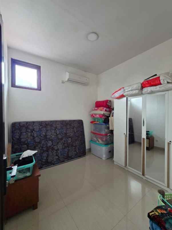 dijual rumah cluster taman sari kota