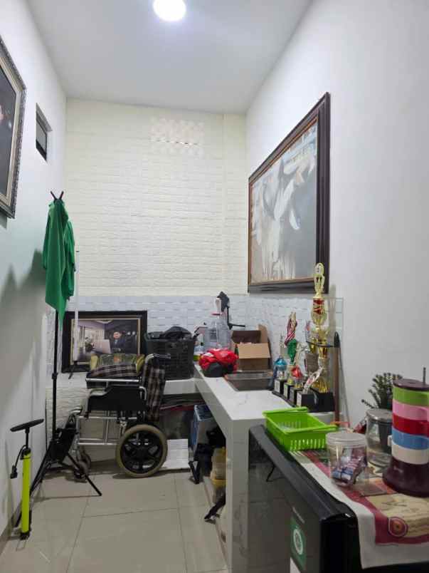 dijual rumah cluster taman sari kota