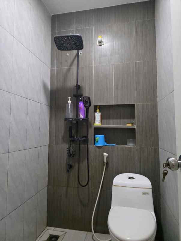 dijual rumah cluster taman sari kota