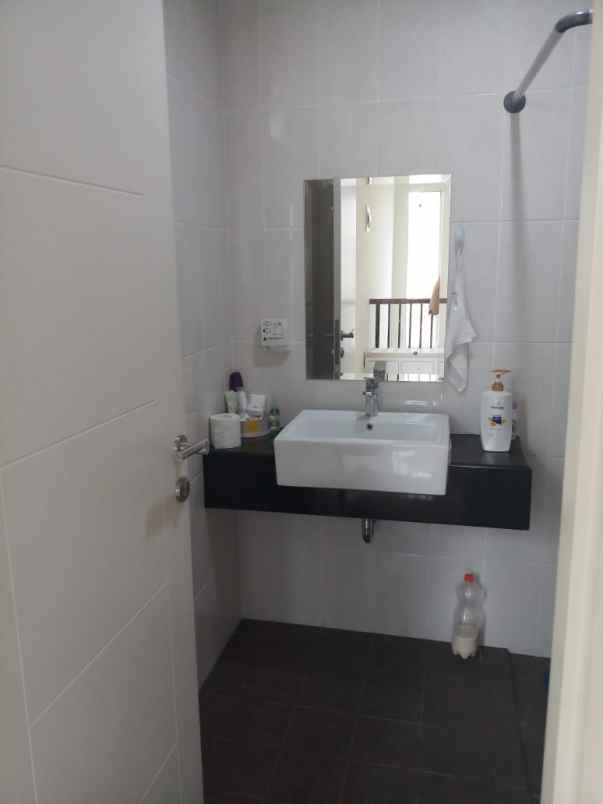 dijual rumah cluster tesla gading serpong