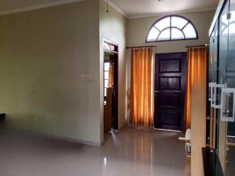 dijual rumah cluster tjikini metland cakung