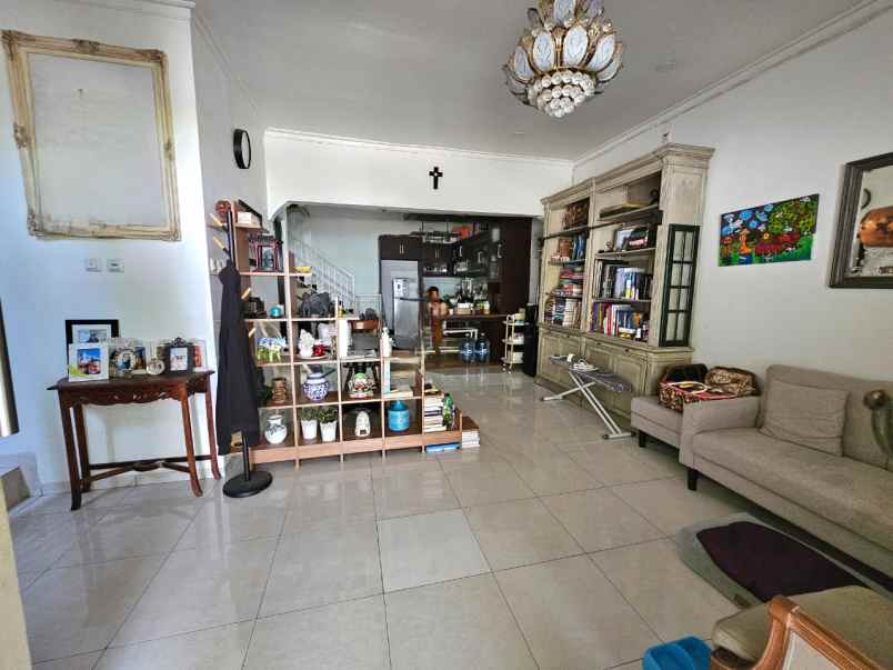 dijual rumah cluster valeria metland