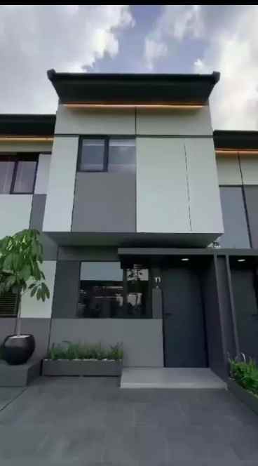 dijual rumah cluster xyz livin lippo