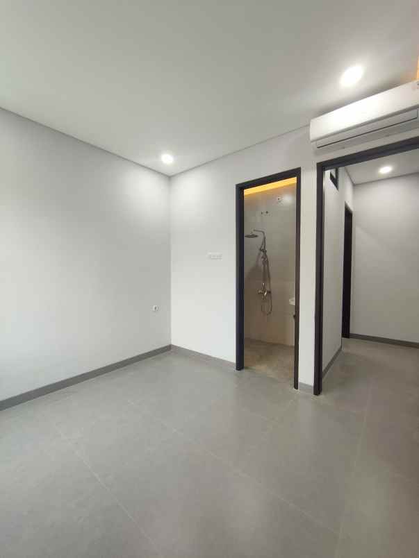 dijual rumah condet balekambang