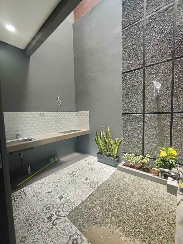 dijual rumah condet balekambang