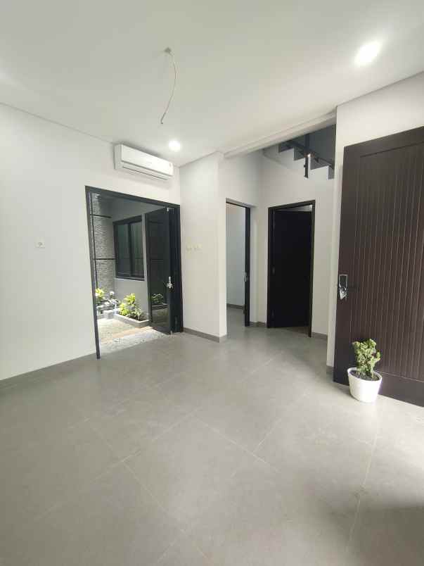 dijual rumah condet balekambang