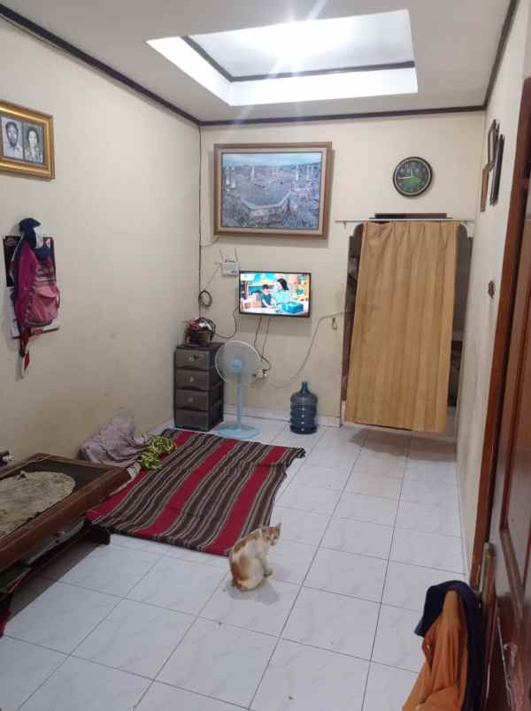 dijual rumah dan kontrakan 2 pintu di tanah kusir