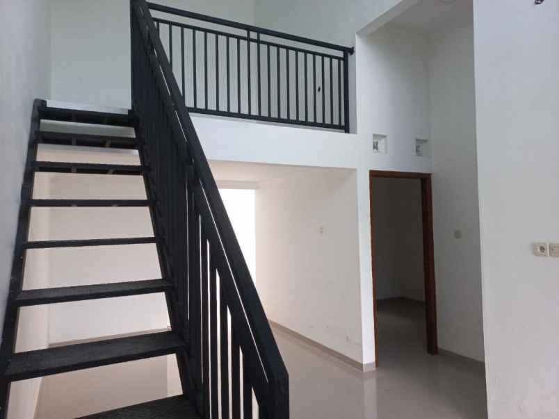 dijual rumah dekat gelora merdeka