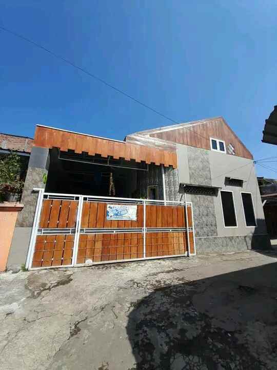 dijual rumah di kota batu madewo apples