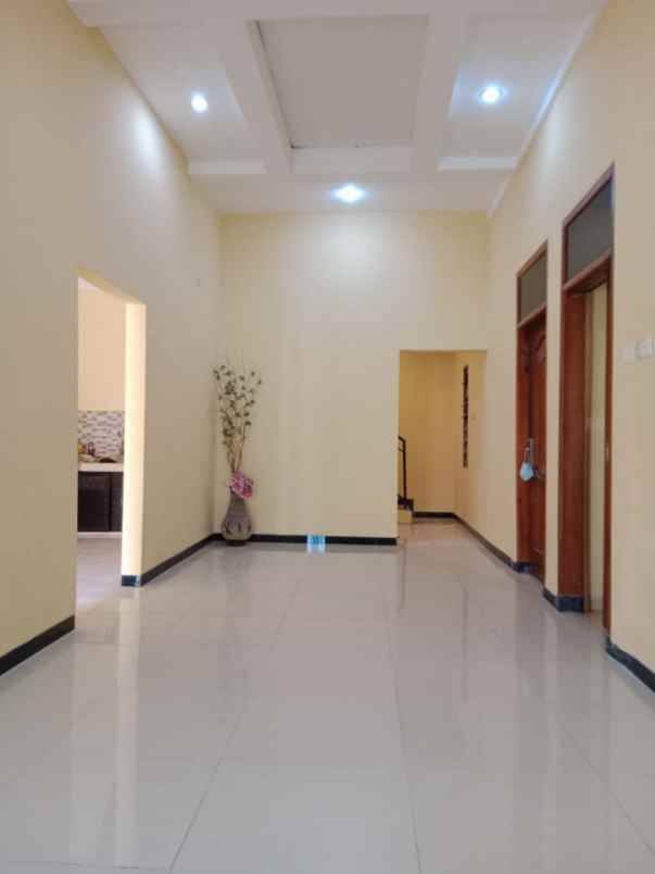 dijual rumah di pondok maritim indah surabaya barat