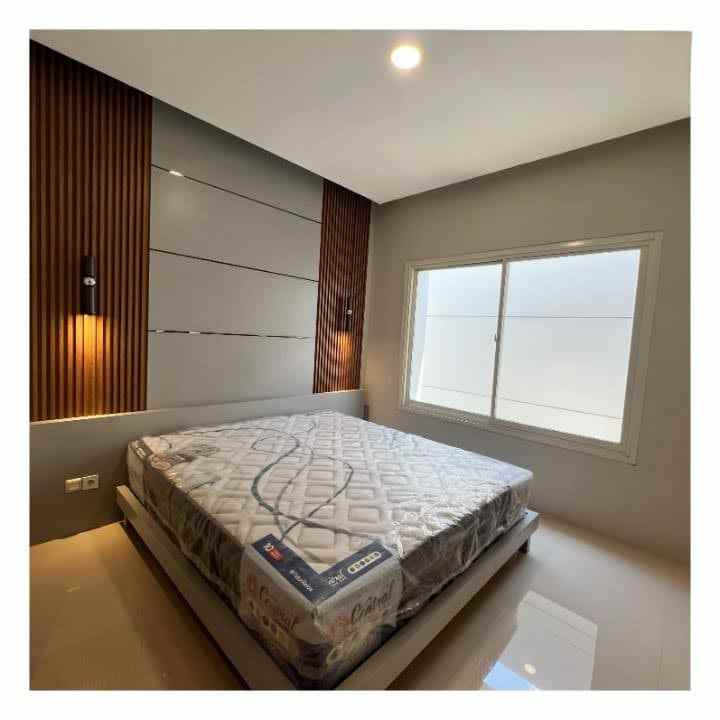 dijual rumah dian istana