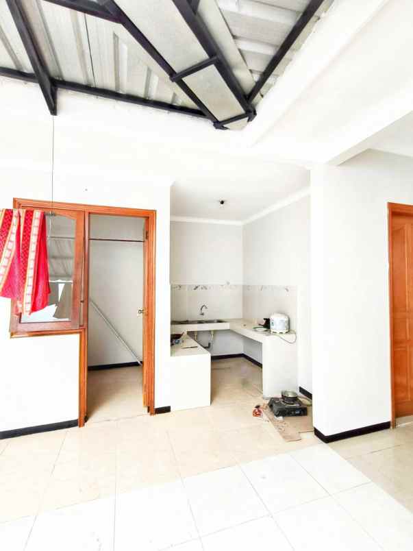 dijual rumah dukuh kupang timur sawahan