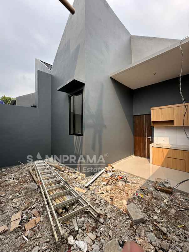 dijual rumah duren seribu