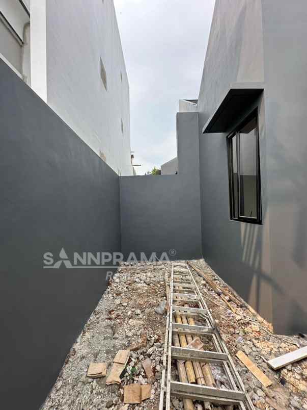 dijual rumah duren seribu