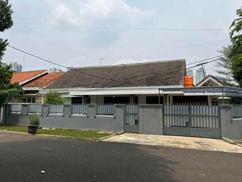 dijual rumah gandaria