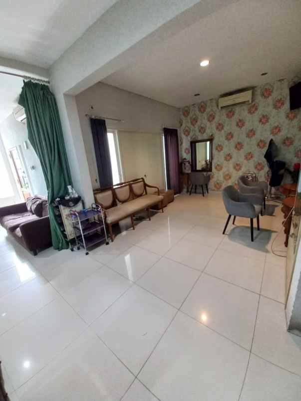 dijual rumah gayung kebonsari