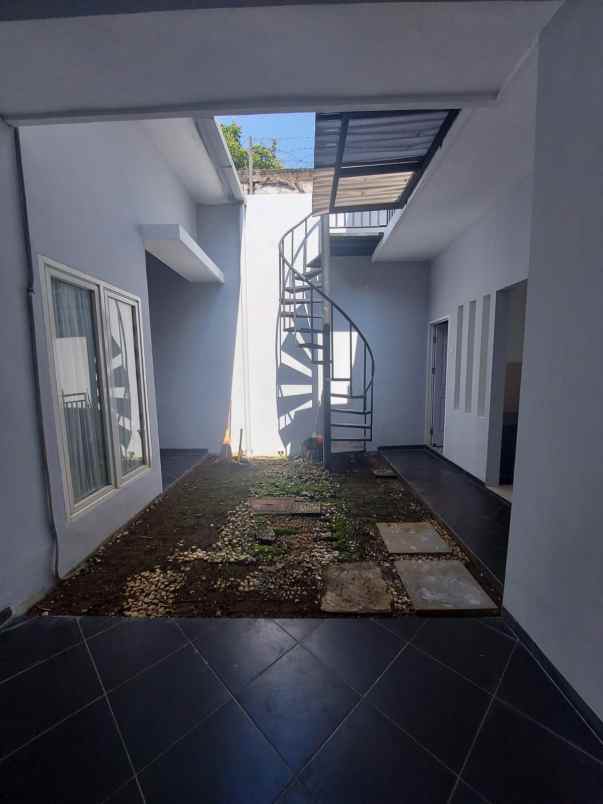 dijual rumah grafika