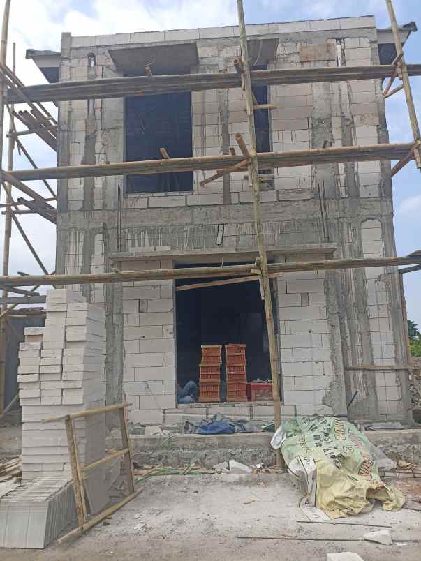 dijual rumah graha cakraningati