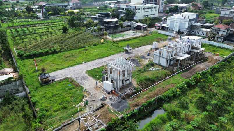 dijual rumah graha cakraningati