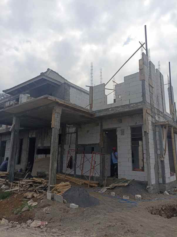 dijual rumah graha cakraningati