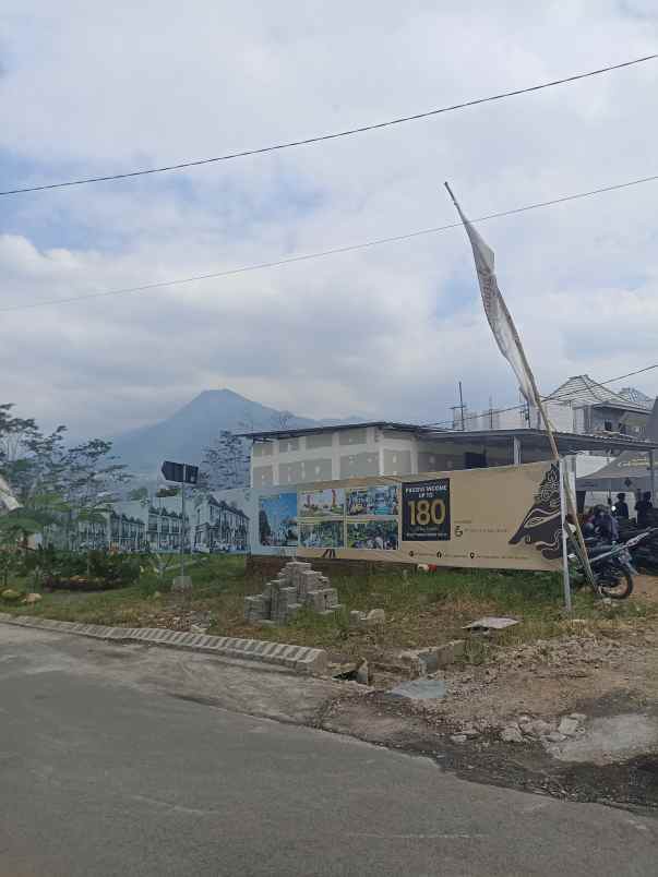 dijual rumah graha cakraningati