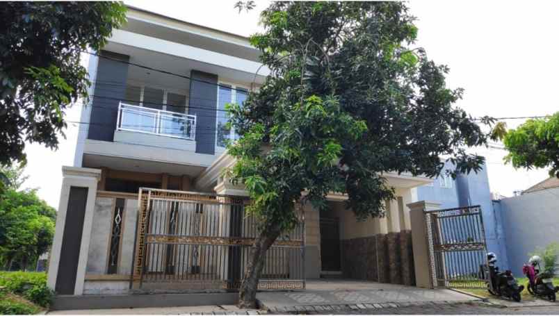dijual rumah graha santoso regency