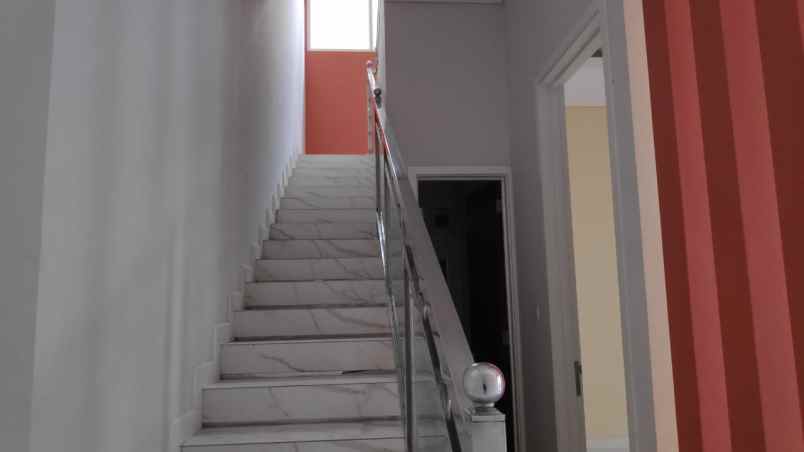 dijual rumah graha santoso regency