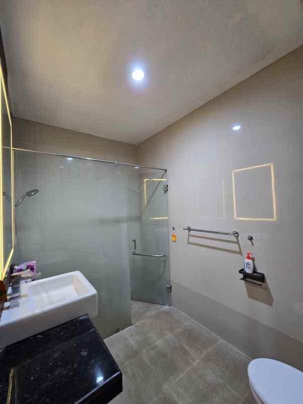 dijual rumah green andara residence