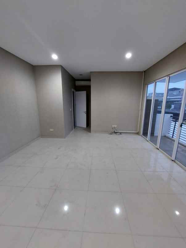 dijual rumah green lake