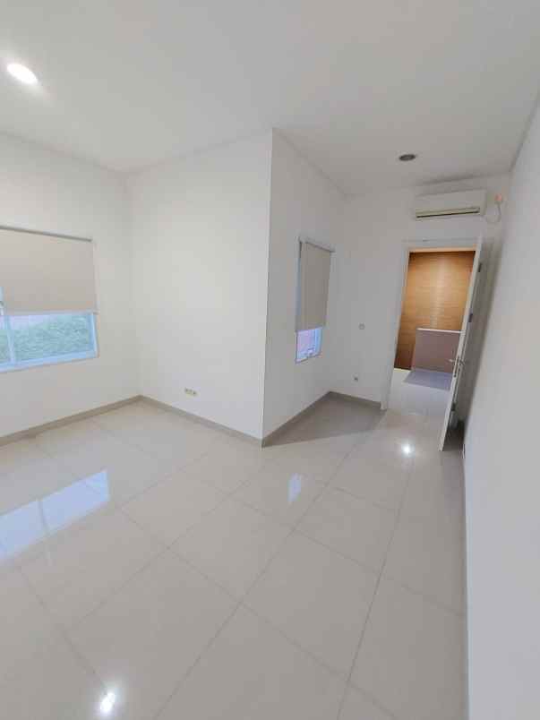 dijual rumah green lake