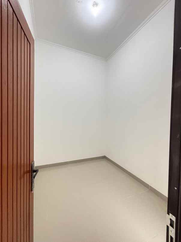 dijual rumah griya nawasena sawangan depok