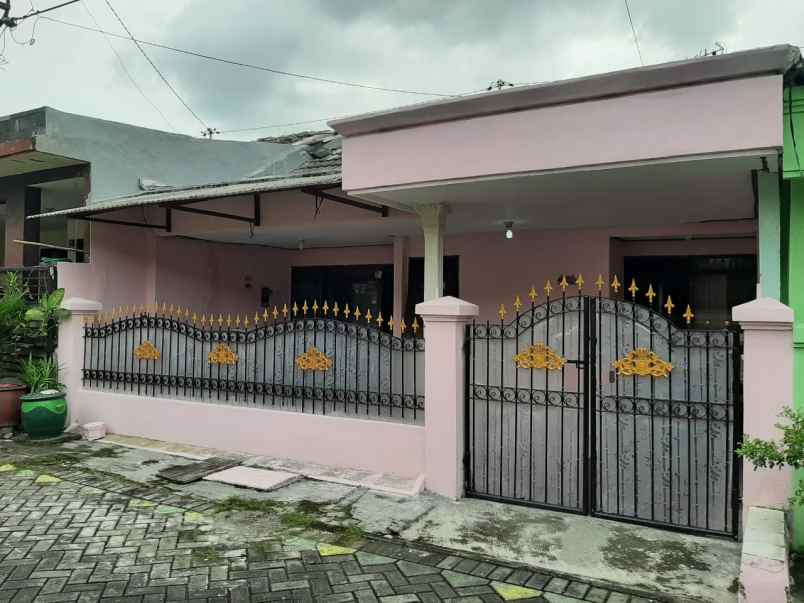 dijual rumah gunung sari indah wiyung