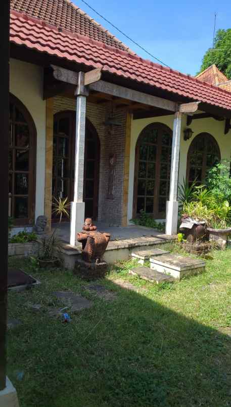 dijual rumah jalan barito