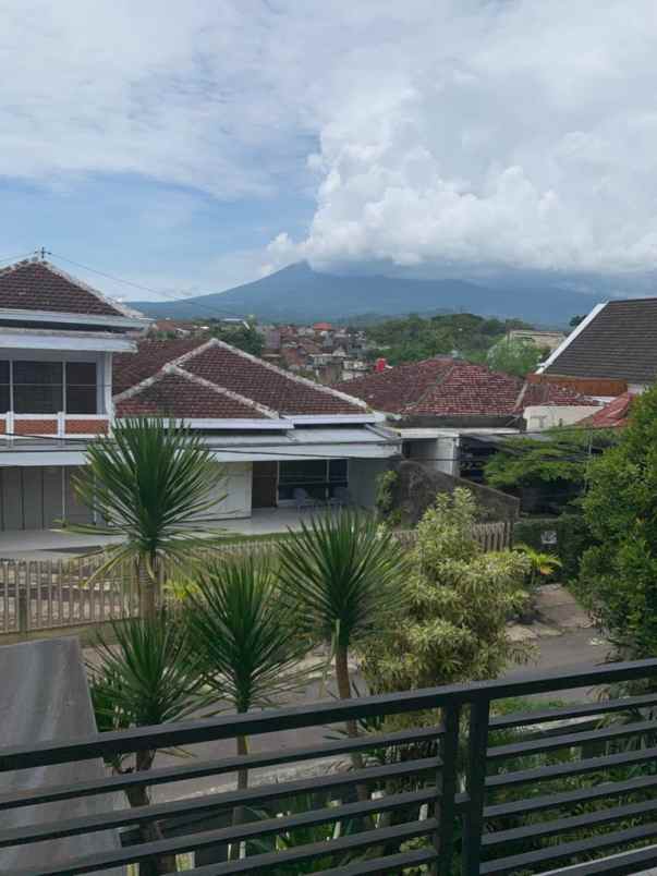 dijual rumah jalan buah buah