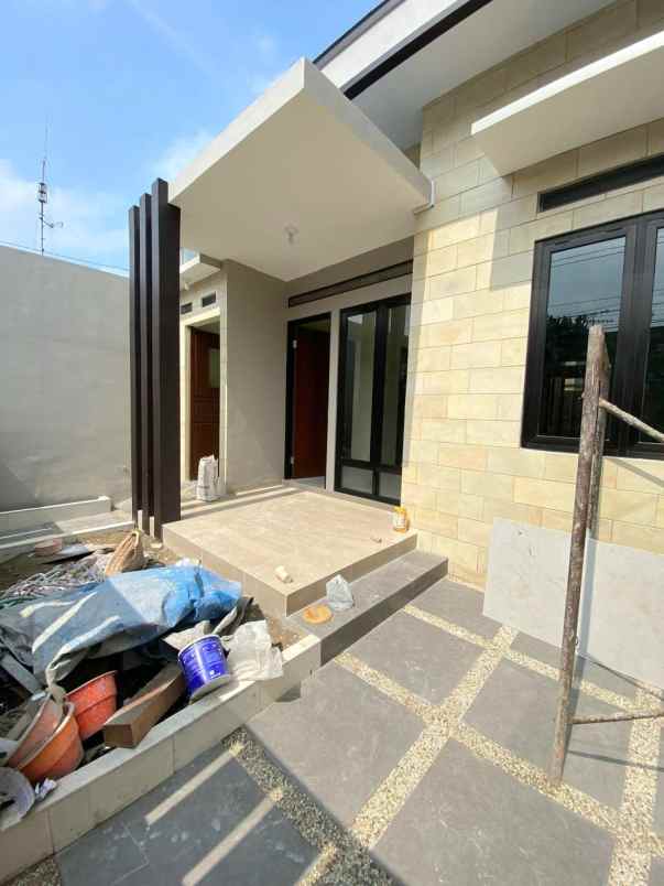 dijual rumah jalan candi mendut
