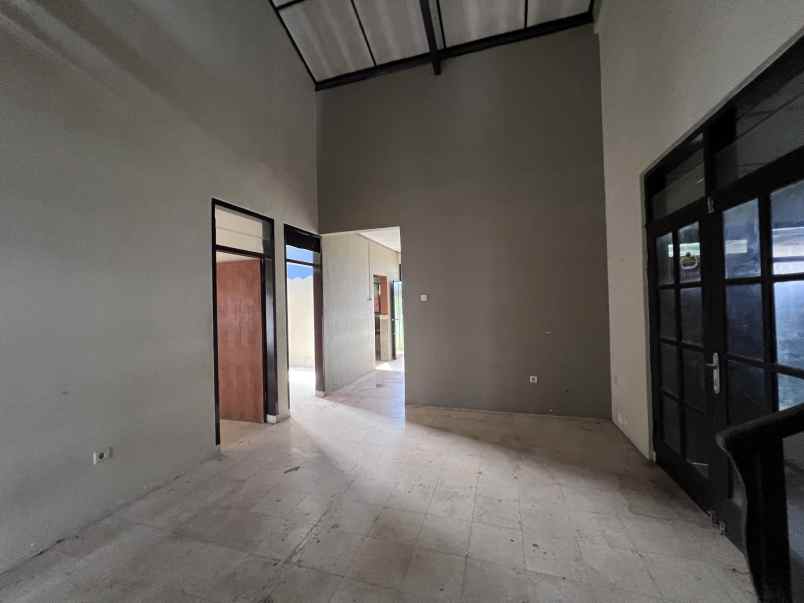 dijual rumah jalan cijeruk no 111