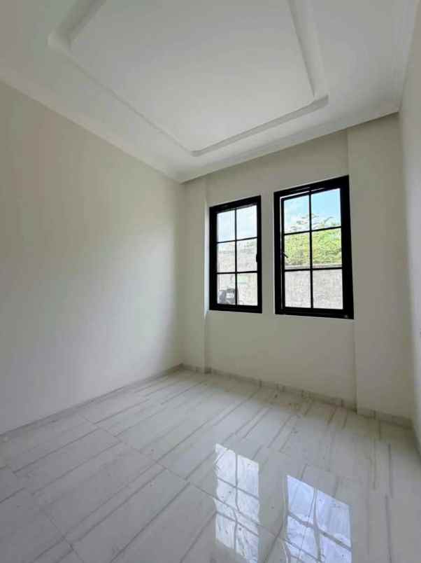 dijual rumah jalan damai