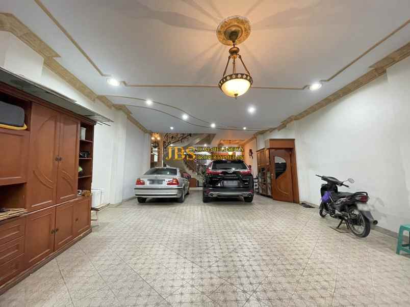 dijual rumah jalan gatot subroto