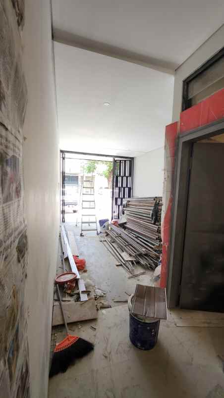 dijual rumah jalan grand eastwood