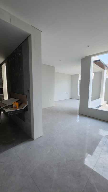 dijual rumah jalan grand eastwood