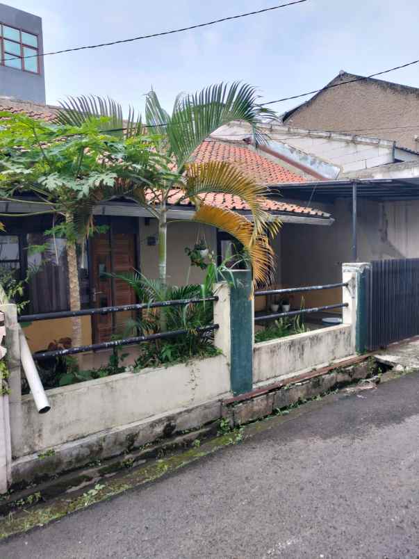 dijual rumah jalan ibu ganirah