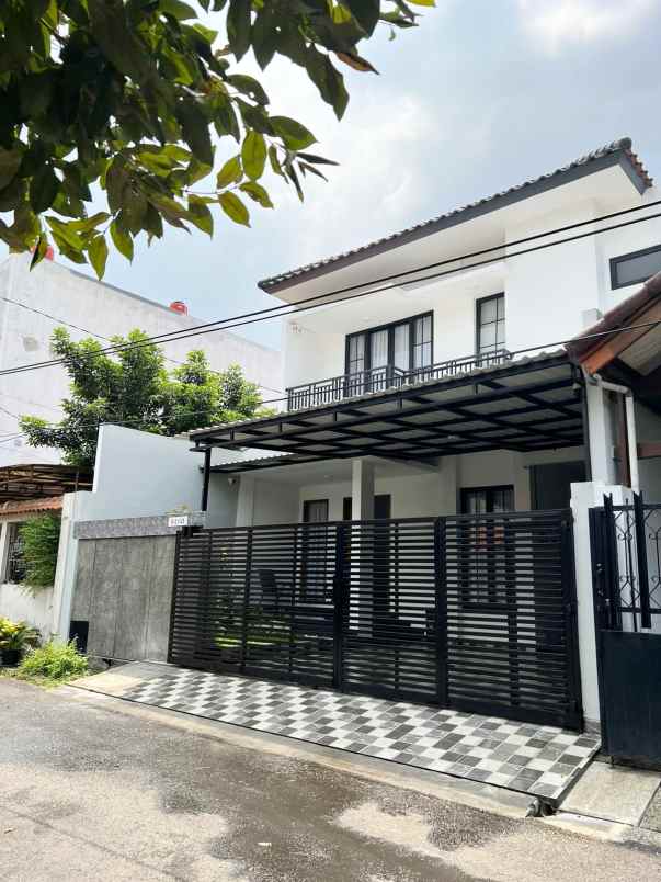 dijual rumah jalan manyar 1