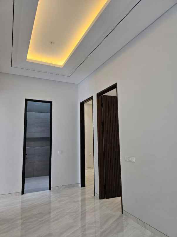 dijual rumah jalan manyar indah