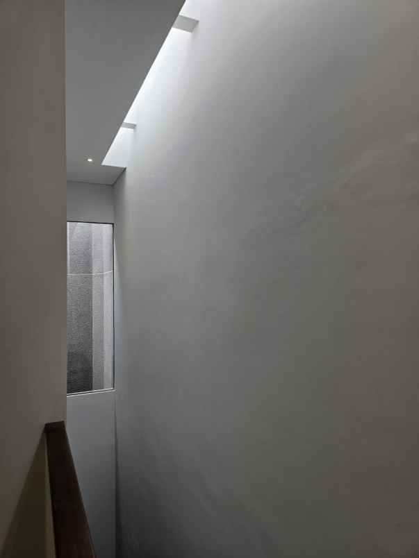 dijual rumah jalan manyar indah