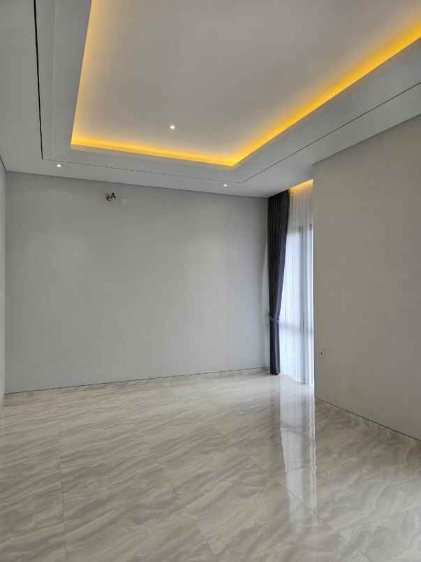 dijual rumah jalan manyar indah