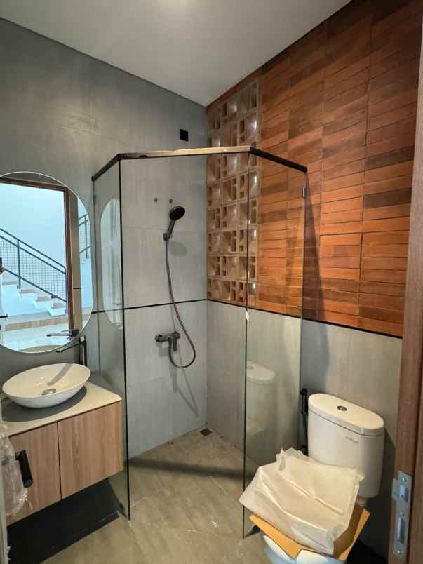 dijual rumah jalan padang golf arcamanik