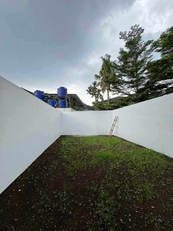 dijual rumah jalan padang golf arcamanik