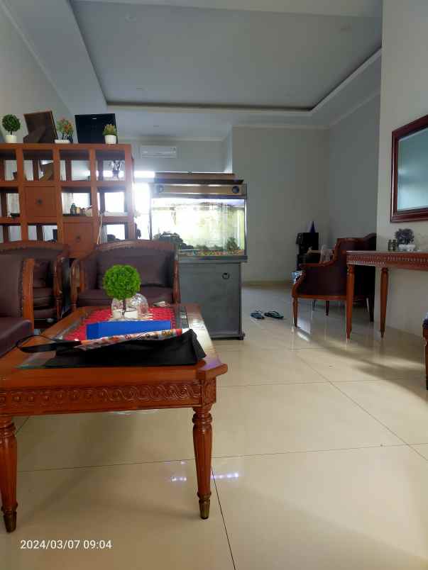 dijual rumah jalan raya ciputat komplek