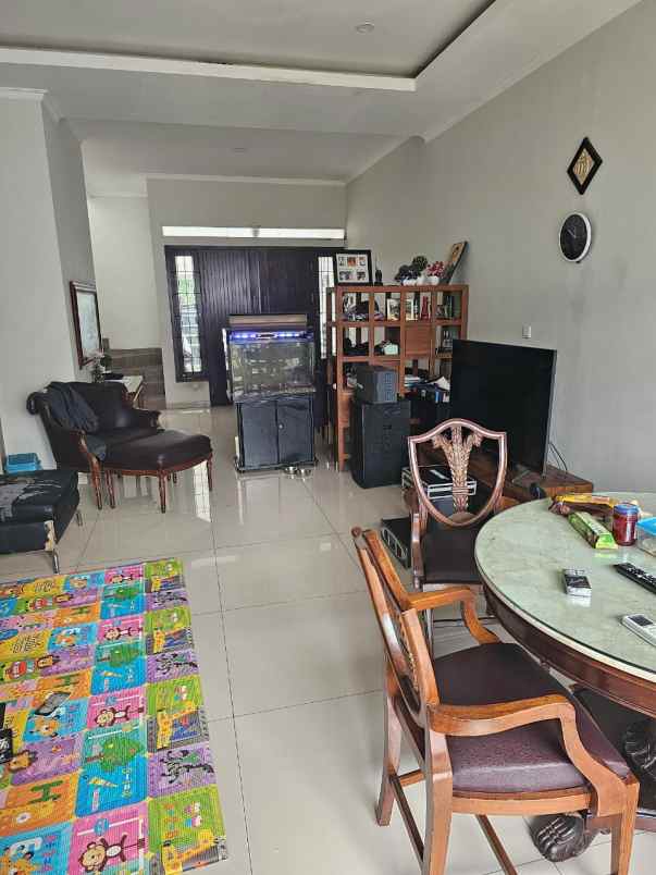 dijual rumah jalan raya ciputat komplek