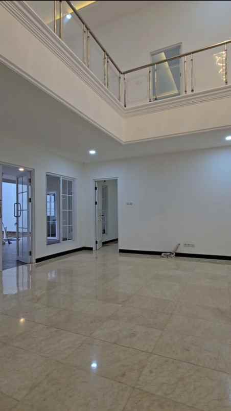 dijual rumah jalan raya komplek pondok